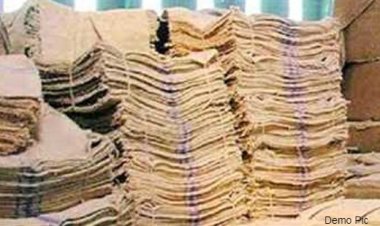 प्रशासनिक टीम की छापामार कार्यवाही, 16 हज़ार से ज्यादा बारदाना जप्त