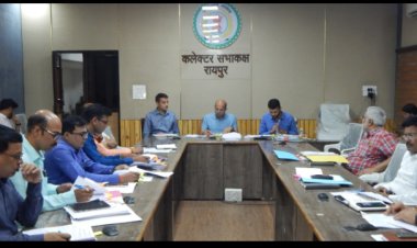 नियमितिकरण के लिए प्राप्त प्रकरणों का सूक्ष्मता से जांच करें-कलेक्टर डॉ.सर्वेश्वर भुरे