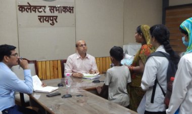 कलेक्टर ने जन चौपाल में सुनी आम लोगों की समस्याएं