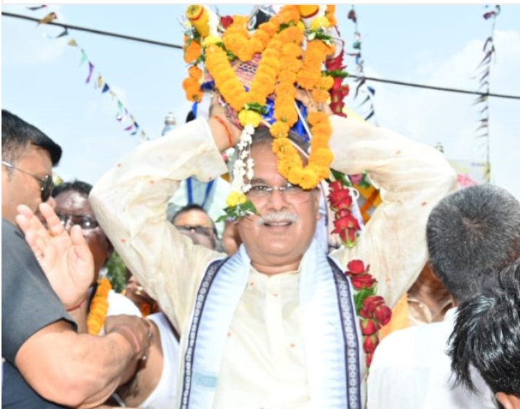 मुख्यमंत्री श्री भूपेश बघेल ने गायत्री नगर स्थित जगन्नाथ मंदिर में रथयात्रा के शुभारंभ के अवसर पर की पूजा-अर्चना