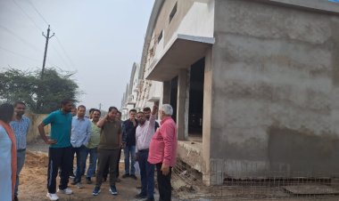 कलेक्टर ने मोवा स्थित निर्माणाधीन गारमेंट फैक्ट्री का किया निरीक्षण   कार्य में प्रगति लाने और पार्किंग व्यवस्था के लिए दिए निर्देश