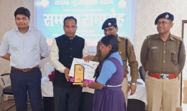 यातायात माह के समापन कार्यक्रम में जागरूकता के लिए काम करने वाले संस्थाओं, विद्यार्थियों को किया गया सम्मानित