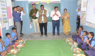 कलेक्टर ने अपनी सुपुत्री के जन्मदिवस के अवसर पर दिया न्योता भोज