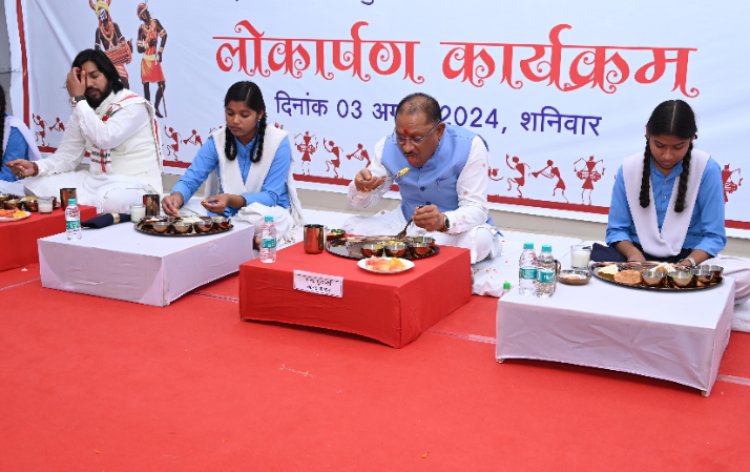 मुख्यमंत्री श्री विष्णुदेव साय ने छात्राओं के साथ किया भोजन   छत्तीसगढ़ी व्यंजनों का चखा स्वाद