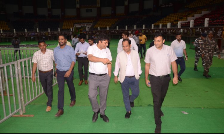 कलेक्टर डाॅ. गौरव सिंह एवं संचालक श्री रजत बंसल ने प्रधानमंत्री आवास योजना- ग्रामीण 2.0 के कार्यक्रम की तैयारियां का लिया जायजा