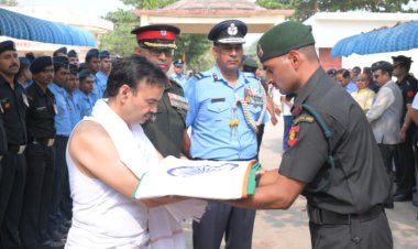 सेवानिवृत्त विंग कमांडर श्री ओझा को राजकीय सम्मान के साथ दी गई भावभीनी विदाई