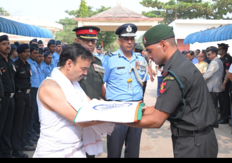 सेवानिवृत्त विंग कमांडर श्री ओझा को राजकीय सम्मान के साथ दी गई भावभीनी विदाई