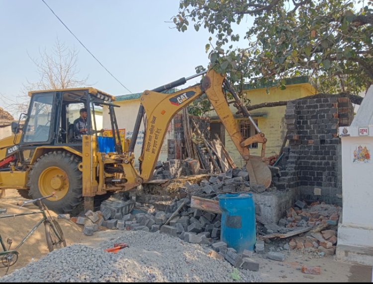 शंकर नगर स्थित जोन कार्यालय गार्डन के पीछे अवैध निर्माण हटाया जुर्माना लगाने दिया निर्देश