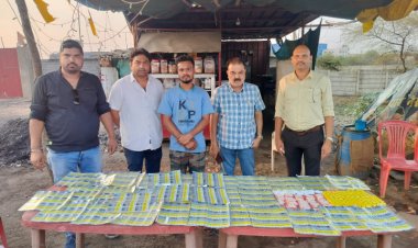 डुप्लीकेट होलोग्राम के खिलाफ आबकारी विभाग की बड़ी कार्रवाई, रायपुर में दो स्थानों पर छापामारी, भारी मात्रा में अवैध सामग्री जब्त