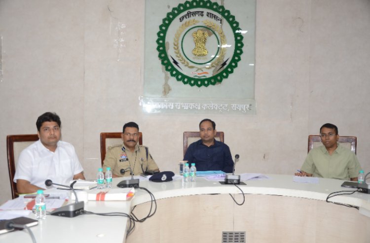 कलेक्टर ने ली समय सीमा की बैठक, दिए खुले गढ्ढों को भरने के निर्देश