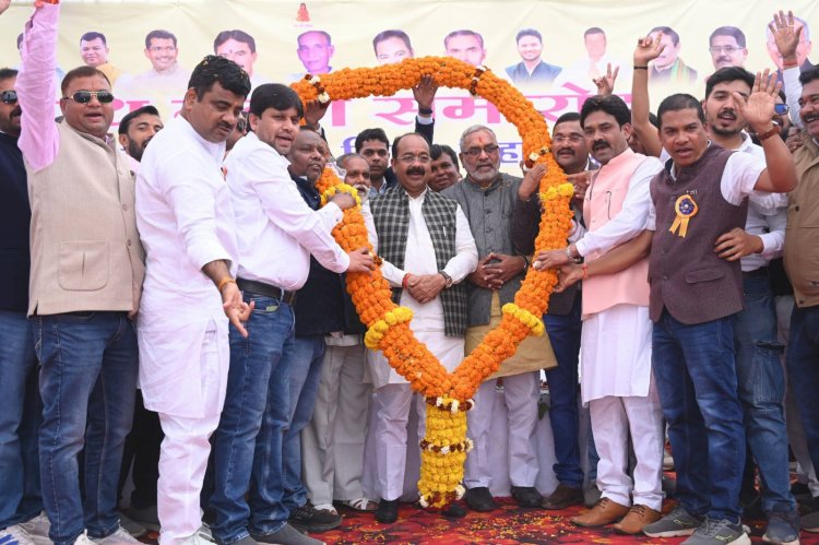 उप मुख्यमंत्री श्री अरुण साव जिला एवं तहसील साहू संघ के शपथ ग्रहण समारोह में हुए शामिल  कर्मा भवन में शेड निर्माण के लिए 25 लाख रुपए देने की घोषणा की