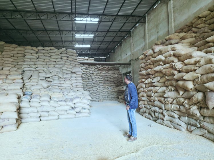 कटस्म मिलिंग में गड़बड़ी,6.86 करोड़ रुपए का धान जब्त  वाहन सहित राईस मिल को किया सील